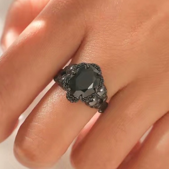 🆕Skull Design Black Zircon Ring - Picture 6 of 7